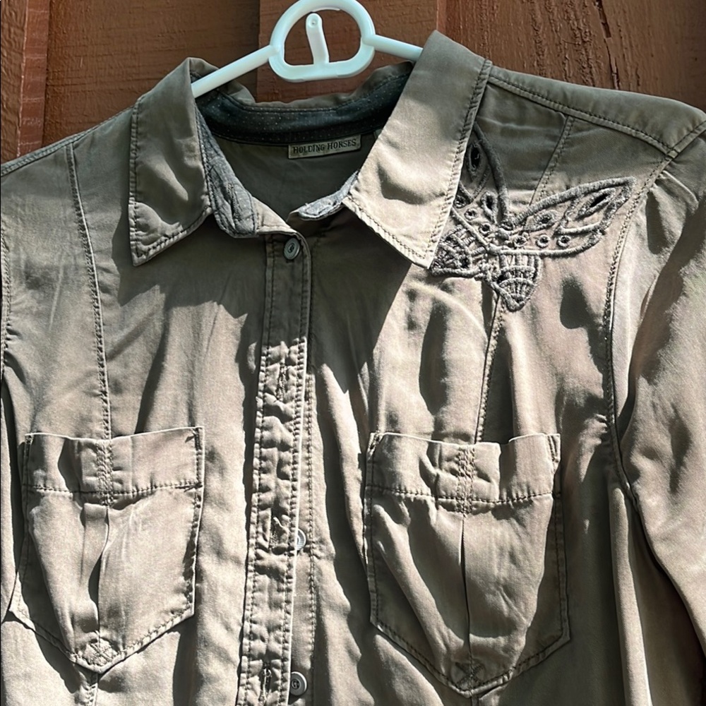 Anthropologie holding horses brand women’s Embroidered green blouse Size 2